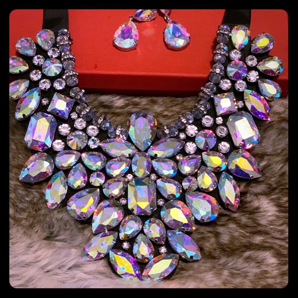 Iridescent statement Necklace